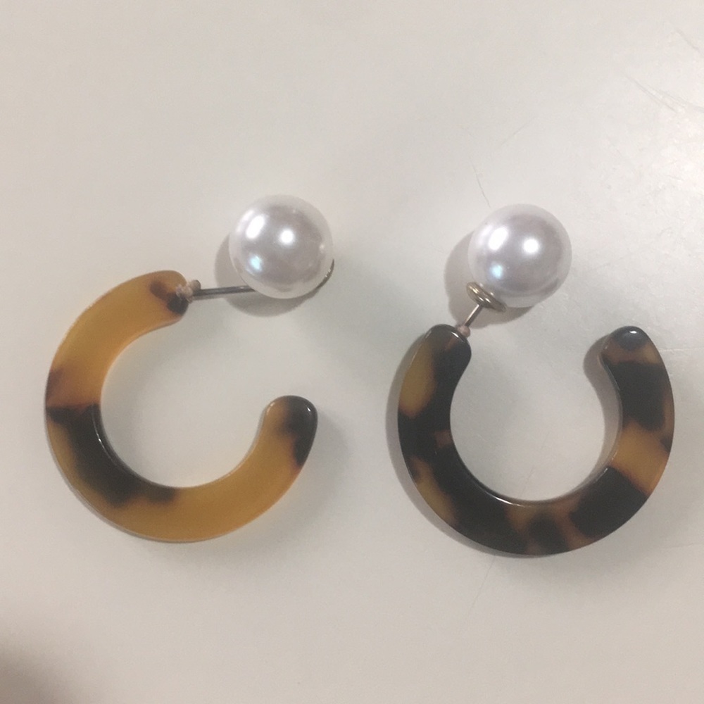 LAST PAIR 2/$15 3/$22 Tortoise Pearl Hoop Earrings - Picture 2 of 3